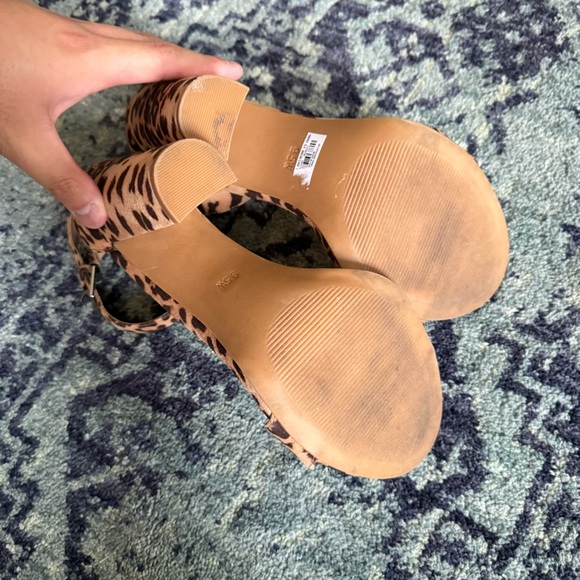 Torrid Leopard Print Sandal Heels With Strap & Buckle Closure Size 9.5W - Picture 6 of 7